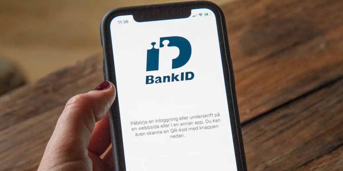 Mobilt bankID, bank-id, i mobiltelefon som kan användas för att legitimera sig på internet eller för digital signering. Bankid, företaget bakom bank-id, uppmanar till att tänka på säkerheten när du använder ditt bank-id.
